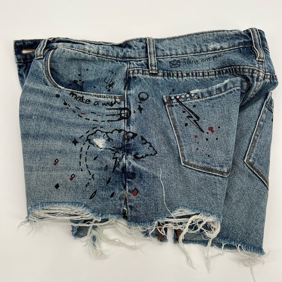 BLANK NYC Pin-Up High Rise Distressed Graffiti Jean Shorts Size 28 Women's - Picture 4 of 10